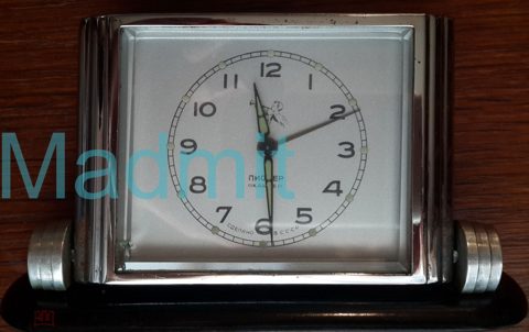 Настольные часы-будильник Пионер (слава) СССР 1957 — продан за 4 500 ₽