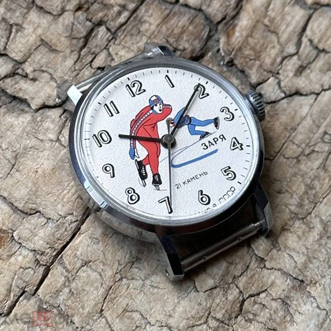 Часы советские Заря конькобежный спорт, СССР, 1980е — продан за 6 944 ₽