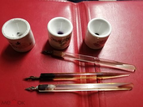 Чернильницы СССР с перьевыми СССР ручками одним лотом клеймо чернильница непроливайка старинная. — продан за 2 500 ₽