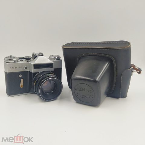 Фотоаппарат "Зенит-Е" с объективом "Гелиос-44-2" в оригинальном кофре, СССР, 1981 г. (арт. 71600) — продан за 5 700 ₽