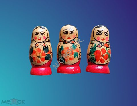 Три матрёшки, цельные (неразборные). Матрёшка Семёновская, СССР, дерево, лак., ручная роспись 4,3см. — продан за 2 550 ₽