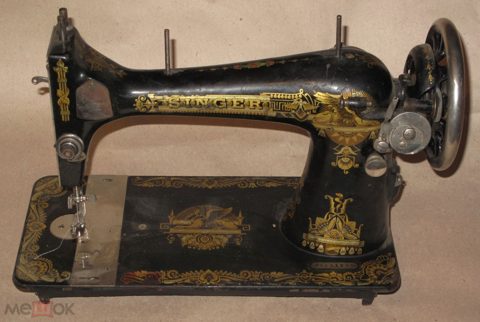 Старинная швейная машина,машинка Singer Окрас царский. Боковая накладка СССР. Переходная модель? — продан за 5 500 ₽